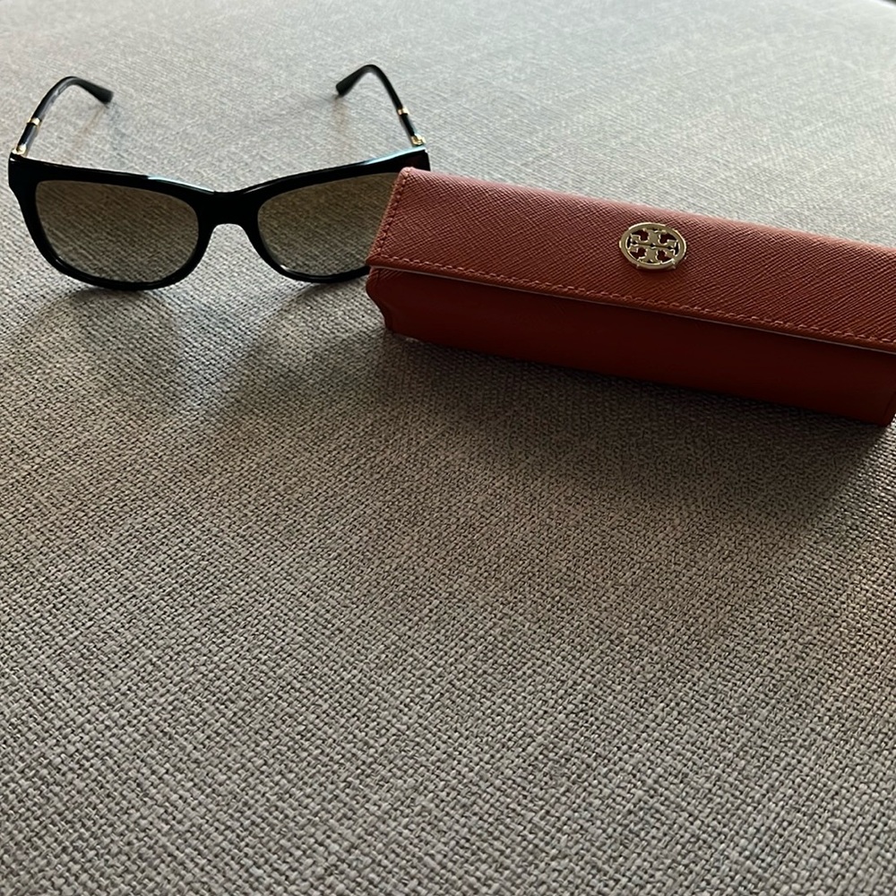 Tory Burch - NWOT, never worn sunglasses and case